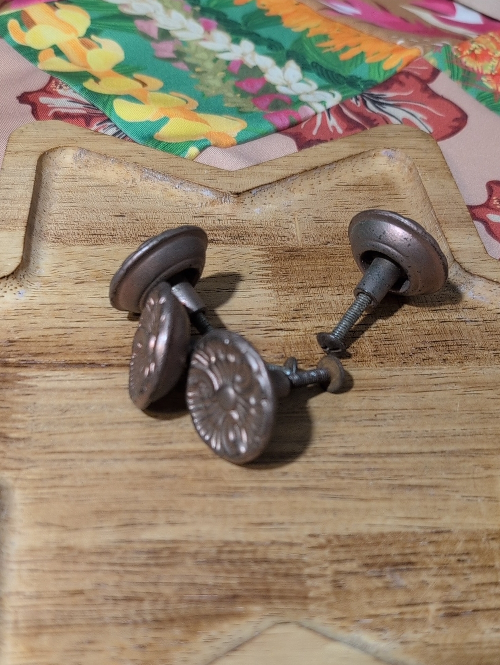 Cottagecore 1960s Rosette French Province dresser knobs - Picture 2 of 4